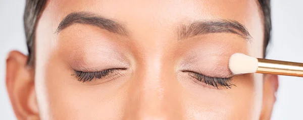 Ojos Sombra Ojos Pincel Mujer Maquillaje Con Producto Belleza Herramientas —  Fotos de Stock