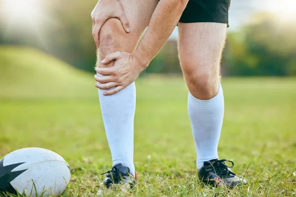 Dor Joelho Pernas Rugby Pessoa Esportiva Cansada Fadiga Acidente Treinamento — Fotografia de Stock