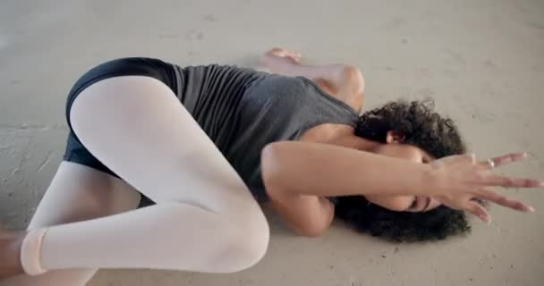 Danse Énergie Une Femme Sur Plancher Studio Fitness Bien Être — Video