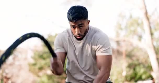 Natureza Fitness Corda Batalha Homem Fazendo Treino Parque Livre Cardio — Vídeo de Stock