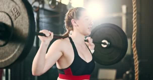 Frau Fitnessstudio Gewichtheben Und Langhantel Für Den Muskelaufbau Ausdauer Starken — Stockvideo