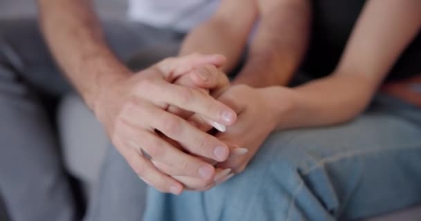 Paar Liebe Und Händchenhalten Hause Für Pflege Hilfe Und Unterstützung — Stockvideo