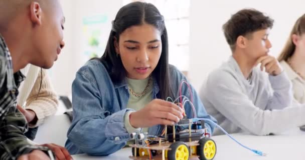 Technologia Robotyka Samochodowa Studenci Klasie Edukacja Lub Nauka Elektroniki Zabawkami — Wideo stockowe