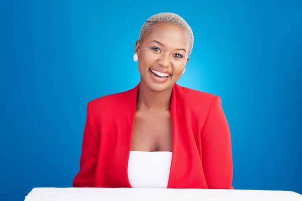 Afričan Podnikatel Portrét Ženy Ateliéru Modrém Pozadí Důvěrou Šéfa Nigérii — Stock fotografie