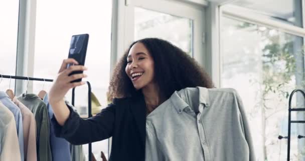Selfie Fashion Dan Belanja Dengan Wanita Toko Untuk Influencer Pakaian — Stok Video
