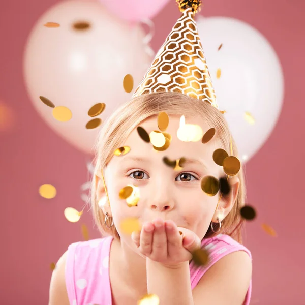 Ballonnen Verjaardag Portret Van Meisje Met Confetti Roze Achtergrond Voor — Stockfoto