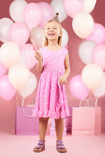 Luftballons Geburtstag Und Mädchenporträt Auf Rosa Hintergrund Für Party Feier — Stockfoto