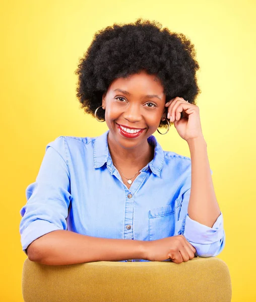 Feliz Pensando Retrato Mulher Negra Com Beleza Moda Confiança Natural — Fotografia de Stock