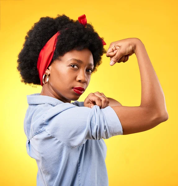 Poder Flexão Sucesso Com Retrato Mulher Negra Estúdio Para Músculo — Fotografia de Stock