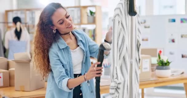 Boutique Mode Und Damenbekleidung Der Werkstatt Für Bestellung Lieferung Und — Stockvideo