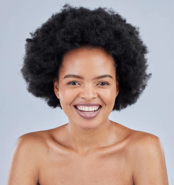 Huid Natuurlijke Portret Van Zwarte Vrouw Met Schoonheid Glimlach Geïsoleerd — Stockfoto