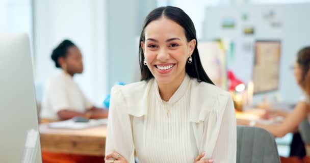 Mulher Mesa Com Sorriso Confiança Espaço Coworking Para Consultor Profissional — Vídeo de Stock