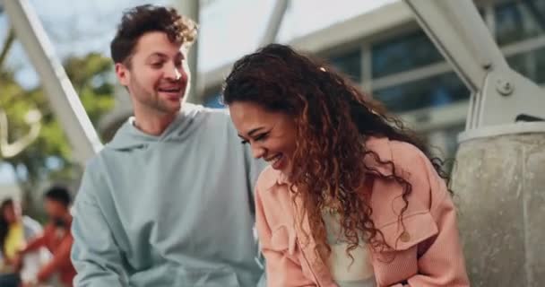 Onderwijs Glimlach Studenten Met Gesprek Outdoor Discussie Een Pauze Kennis — Stockvideo
