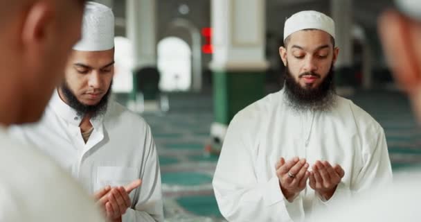 하나님을 거룩한 종교에서 평화와 배려를위한 모스크에서 이슬람 라마단 메디타이온 행복한 — 비디오
