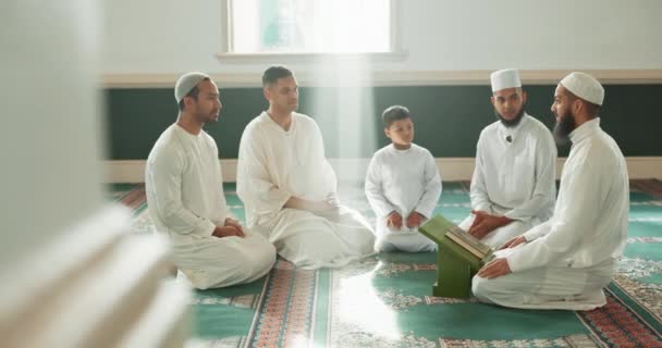 Musulmana Enseñanza Personas Mezquita Para Oración Educación Religiosa Adoración Oración — Vídeos de Stock