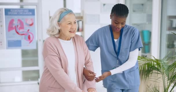 Медсестра Пожилая Женщина Физиотерапия Уход Престарелыми Ходьба Оздоровлением Пенсия Здоровье — стоковое видео