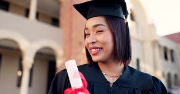 Graduado Cara Mujer Riendo Con Diploma Certificado Papel Logro Escolar — Vídeos de Stock