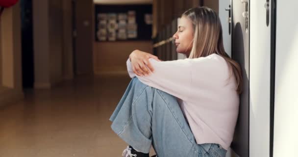 Стрес Депресія Студент Підлозі Коридорі Коледжу Тривогою Вигорянням Від Шкільної — стокове відео