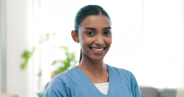 Úsměv Šťastný Tvář Ošetřovatelky Ošetřovně Nemocnici Konzultaci Nadšený Profesionální Portrét — Stock video