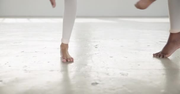 Tanz Performance Und Füße Von Menschen Einem Kreativen Atelier Mit — Stockvideo