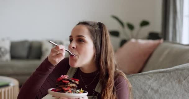 Café Manhã Panquecas Mulher Casa Sala Estar Para Nutrição Bem — Vídeo de Stock
