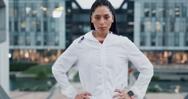 Fitness Mentalność Twarz Kobiety Oddychającej Świeżym Powietrzu Intensywnym Treningu Cardio — Wideo stockowe