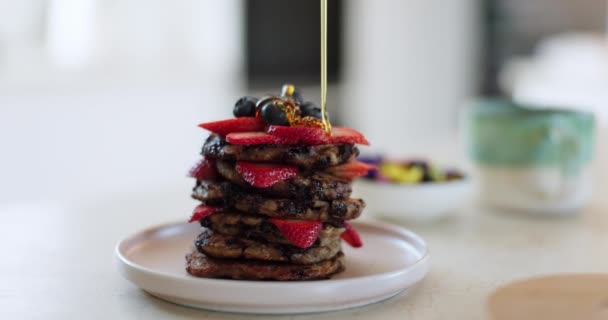Pancake Stack Mel Frutas Com Café Manhã Comida Cozinha Com — Vídeo de Stock