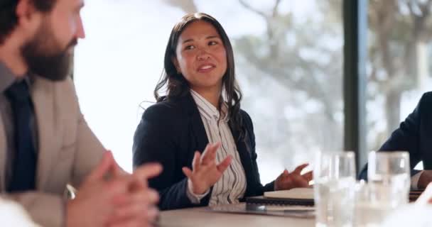 Zakenmensen Ontmoeting Praten Vrouw Aziatische Advocaat Groep Luisteren Naar Bedrijfsplanning — Stockvideo