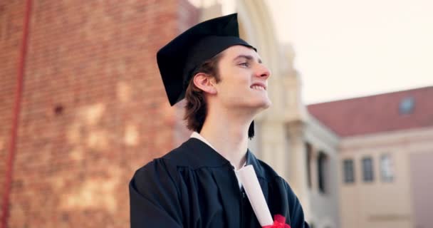 Hombre Feliz Estudiante Posgrado Pensando Futuro Ambición Profesional Campus Aire — Vídeos de Stock