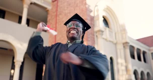 Boldog Fekete Férfi Diák Diploma Ünnepségen Diploma Diploma Vagy Tanúsítvány — Stock videók