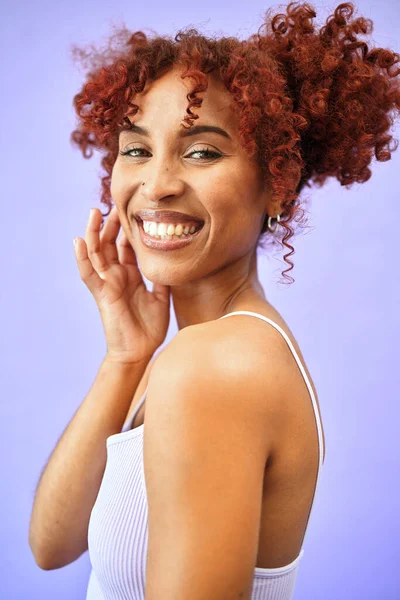 Maquiagem Rosto Mulher Feliz Com Estilo Beleza Estética Cabelo Isolado — Fotografia de Stock