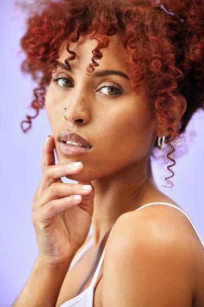 Mujer Pelo Belleza Con Retrato Cuidado Piel Estudio Rizos Rojos — Foto de Stock