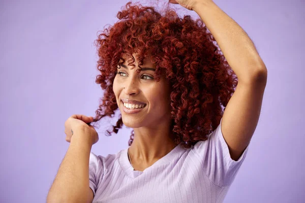 Mulher Negra Cuidado Cabelo Rosto Com Sorriso Afro Natural Crescimento — Fotografia de Stock