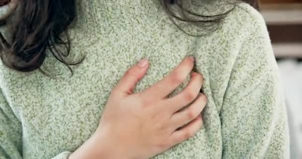 Грудь Боль Руки Женщины Тревогой Сердечного Приступа Чрезвычайной Ситуации Стресса — стоковое видео