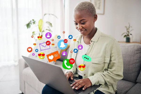 Φορητός Υπολογιστής Εικονίδιο Κοινωνικών Μέσων Ευτυχισμένη Γυναίκα Δακτυλογράφηση Για Επικοινωνία — Φωτογραφία Αρχείου