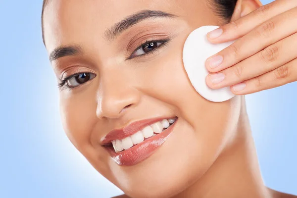Woman Cotton Pad Remove Makeup Beauty Skincare Portrait Blue Background — Stock Photo, Image