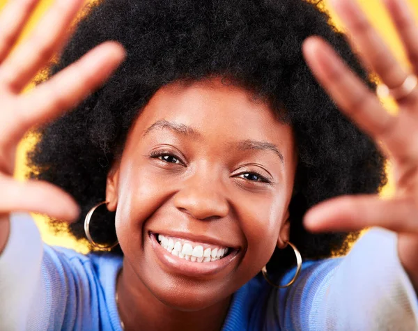 Black Woman Portrait High Five Frame Hands Smile Yellow Background — Stock Photo, Image