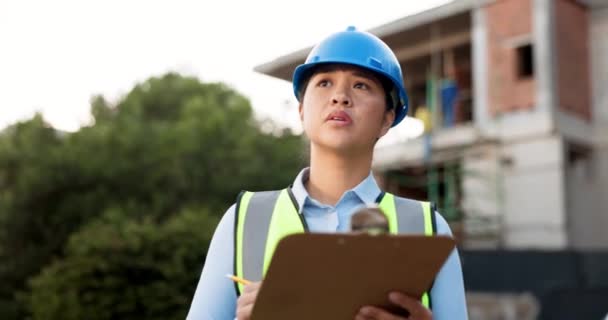 Woman Thinking Checklist Construction Site City Architecture Project Management Inspection — Stock Video