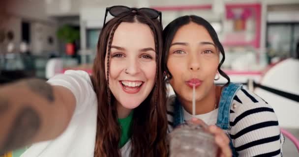 Ženy Smoothie Selfie Přítelkyně Restauraci Hloupým Profilovým Obrázkem Sociálními Médii — Stock video