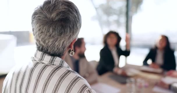 ピッチや企業のワークショップのためにオフィスにビジネスの人々と女性 モチベーション B2B取引のための会議室での戦略 トレーニング 女性と男性 — ストック動画