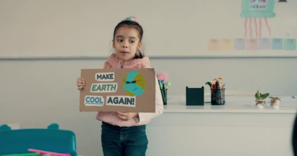Prezentace Plakát Pro Udržitelnost Studentka Třídě Pro Ekologickou Výchovu Den — Stock video