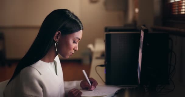 Kobieta Student Pisanie Notatek Komputerze Nauki Uczenia Się Planowania Celów — Wideo stockowe