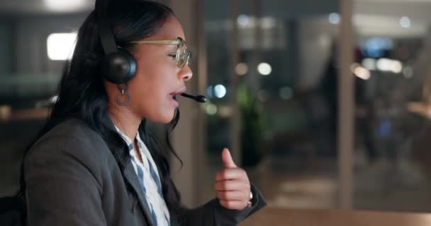Call Center Komunikasi Dan Bisnis Wanita Menghitung Daftar Dan Berbicara — Stok Video