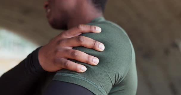 Kéz Férfi Vállfájdalommal Sérüléssel Fitness Egészség Wellness Hiba Gyulladás Izomfeszülés — Stock videók