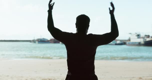 Zpět Silueta Muž Protahování Pláži Během Fitness Cvičení Nebo Sportovní — Stock video