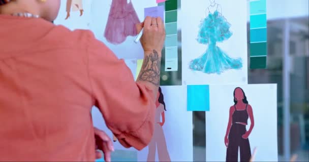 为小企业工作坊设计时尚 设计和妇女的创意 色彩和草图 绘画和启发创意设计师头脑风暴思维图 — 图库视频影像