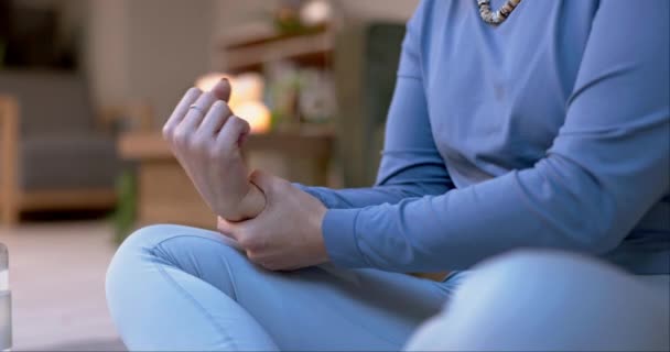 Bolest Zápěstí Jóga Nebo Ruce Ženy Zraněním Nehody Nebo Pohotovosti — Stock video