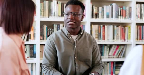 Knihovna Studijní Skupina Černoch Mluví Univerzitě Vzdělávání Výzkumu Znalostí Společně — Stock video
