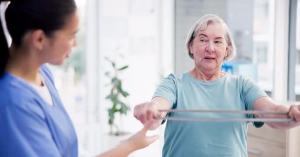 Fisioterapia Fascia Resistenza Alle Braccia Donna Anziana Riabilitazione Recupero Aiuto — Video Stock