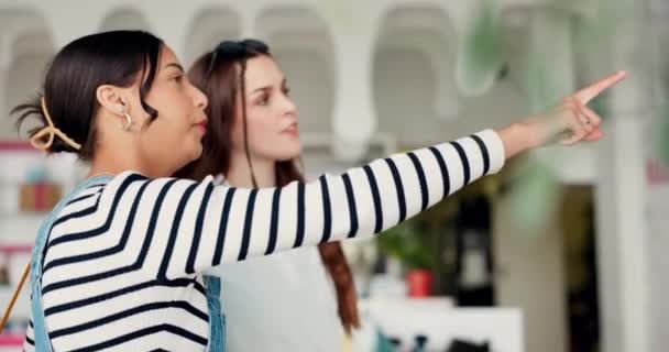 Arkadaşlar Kafe Kadın Birlikte Alışveriş Yaparken Seçim Seçim Sipariş Için — Stok video